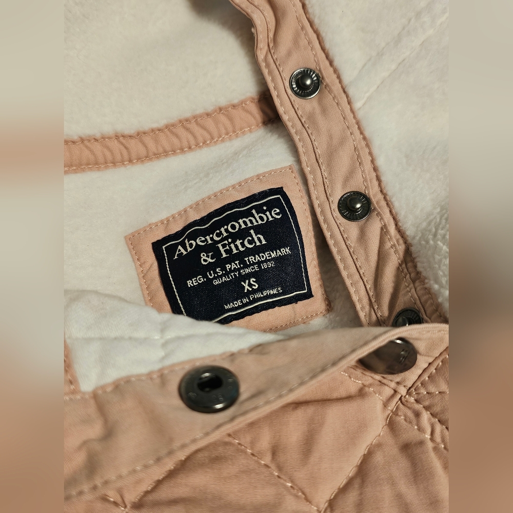 Abercrombie & Fitch Women's Quilted Cowl Sweater - Picture 14 of 14